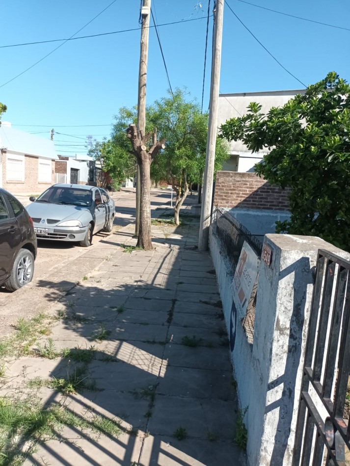 Casa en barrio Tomas de Rocamora