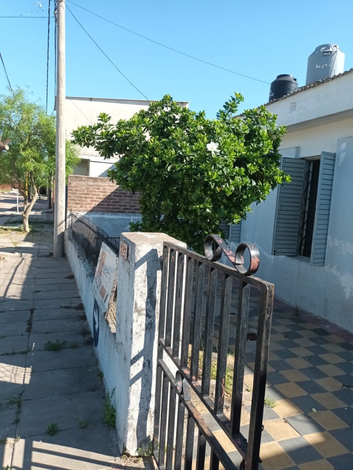 Casa en barrio Tomas de Rocamora