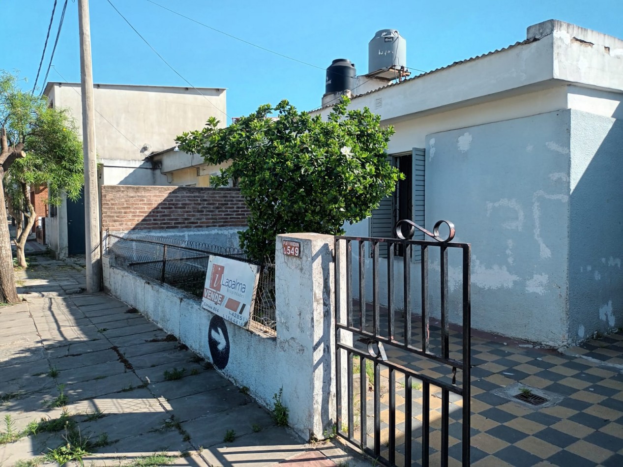 Casa en barrio Tomas de Rocamora