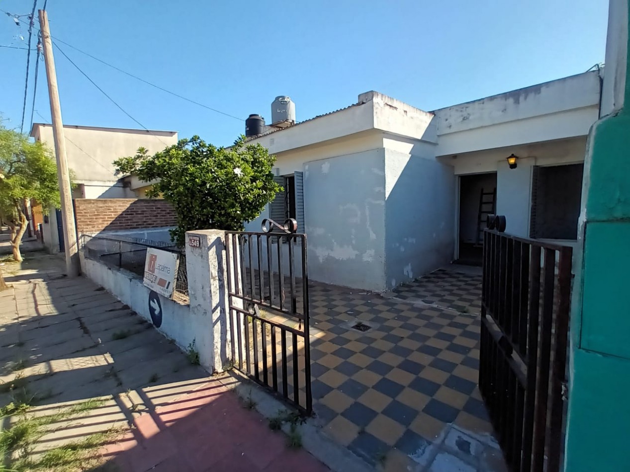 Casa en barrio Tomas de Rocamora