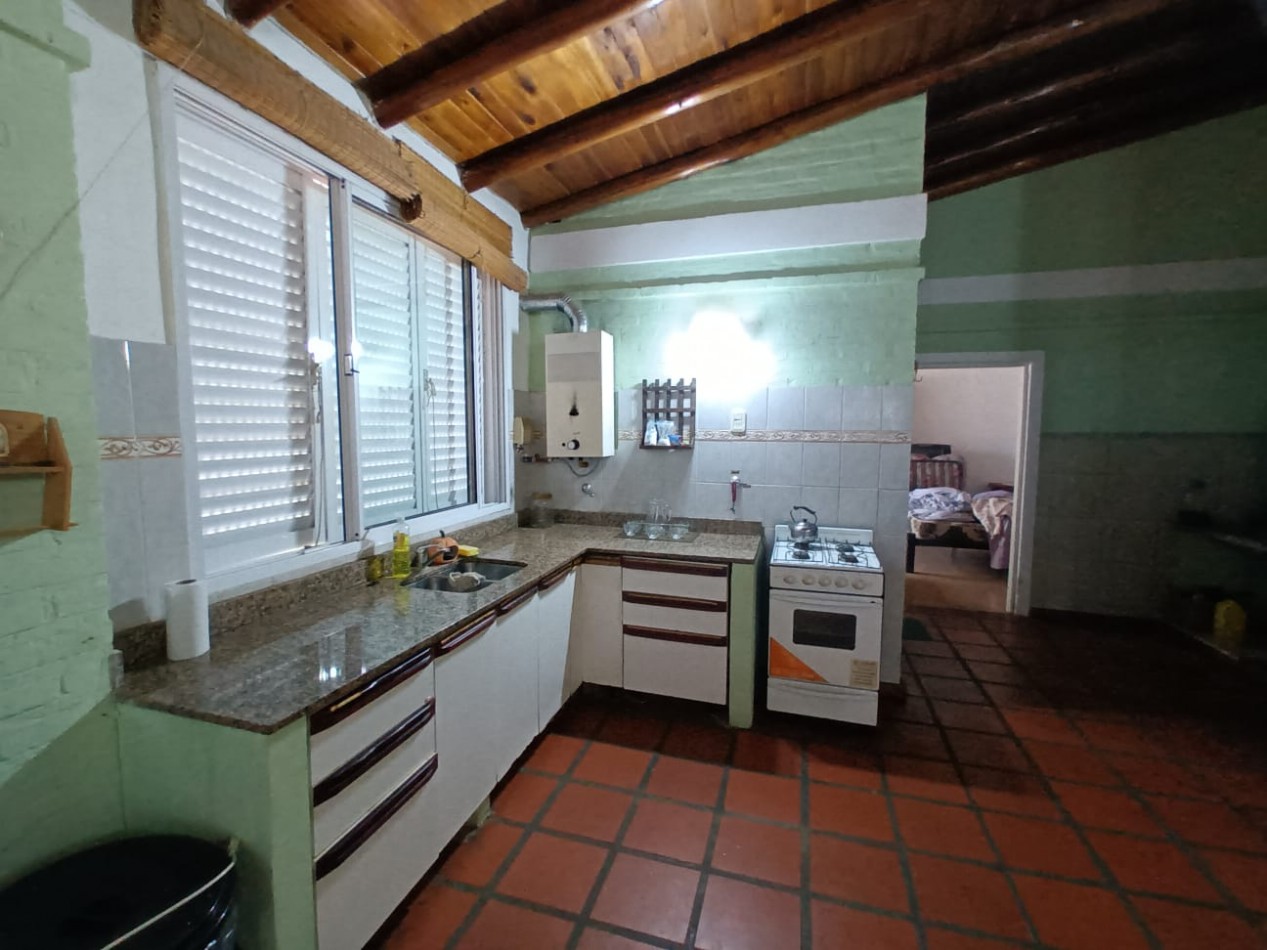 QUINCHO EN URQUIZA AL OESTE