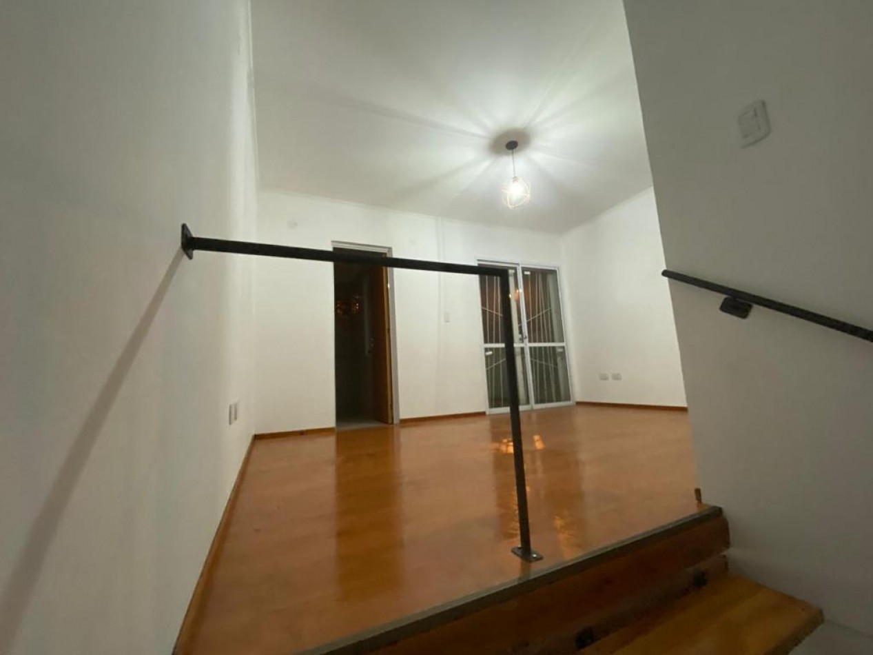Duplex en 2 de Abril 1230
