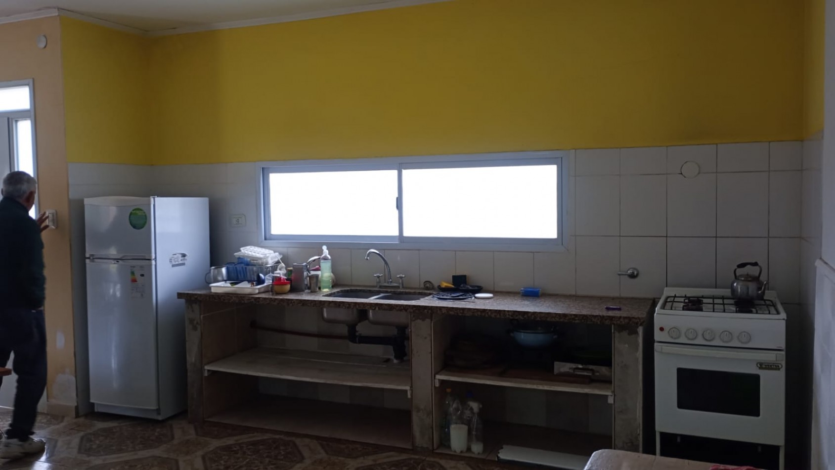 CASA CON PILETA SOBRE ACCESO SUR