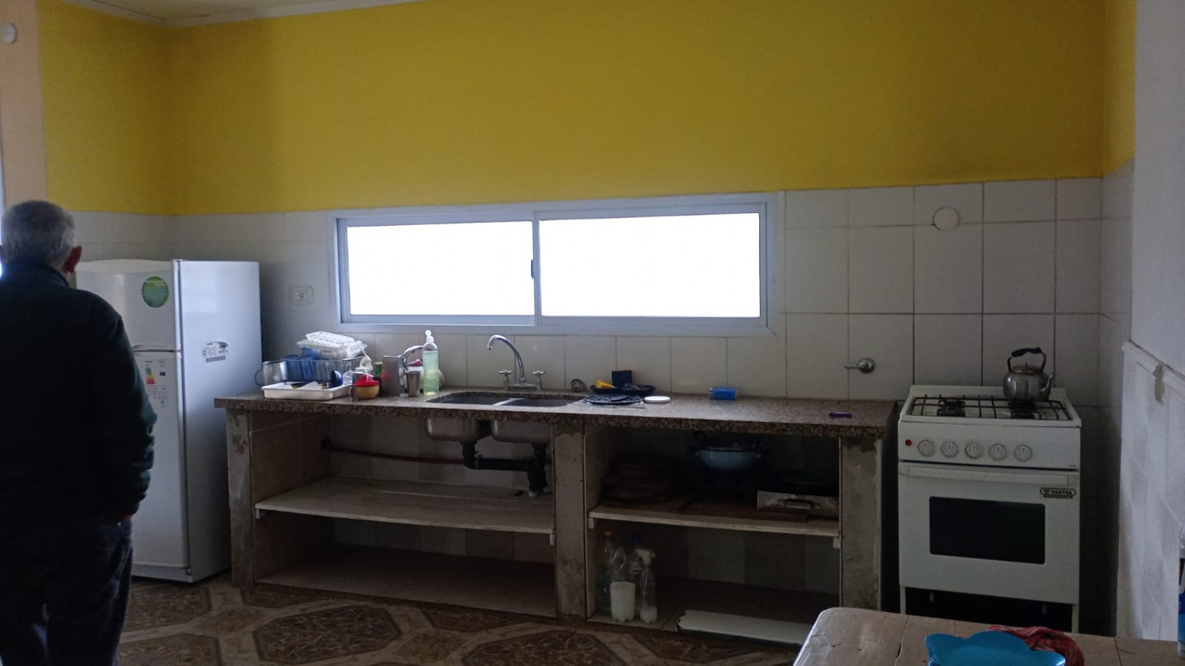 CASA CON PILETA SOBRE ACCESO SUR