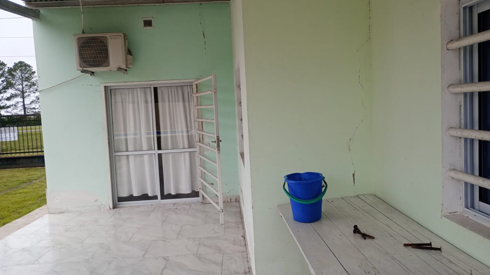 CASA CON PILETA SOBRE ACCESO SUR