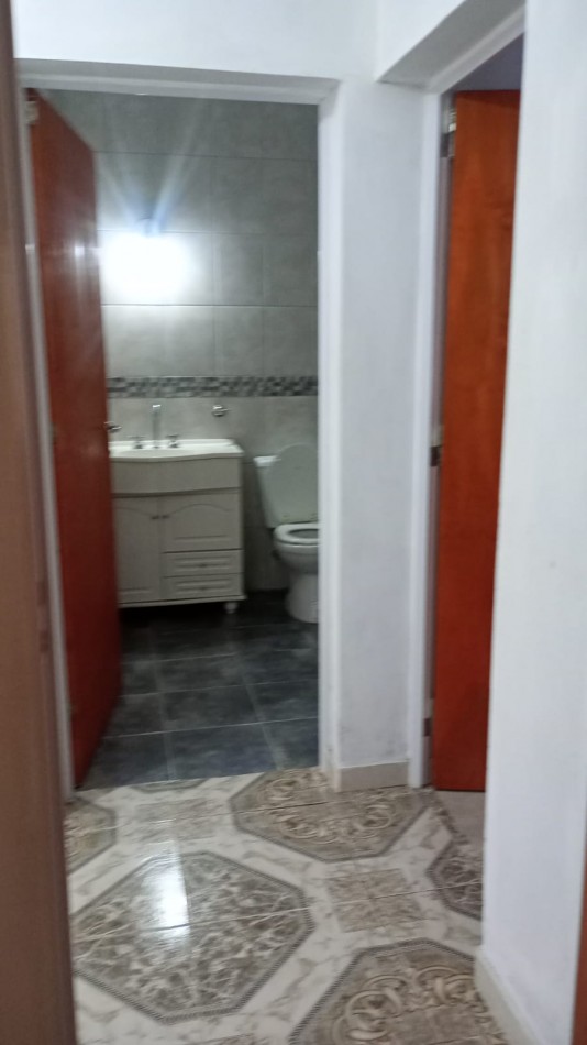 CASA CON PILETA SOBRE ACCESO SUR