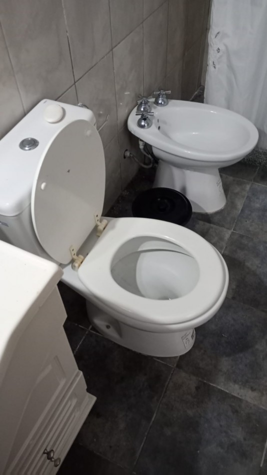 CASA CON PILETA SOBRE ACCESO SUR