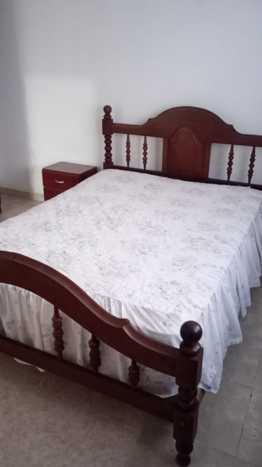 CASA CON PILETA SOBRE ACCESO SUR
