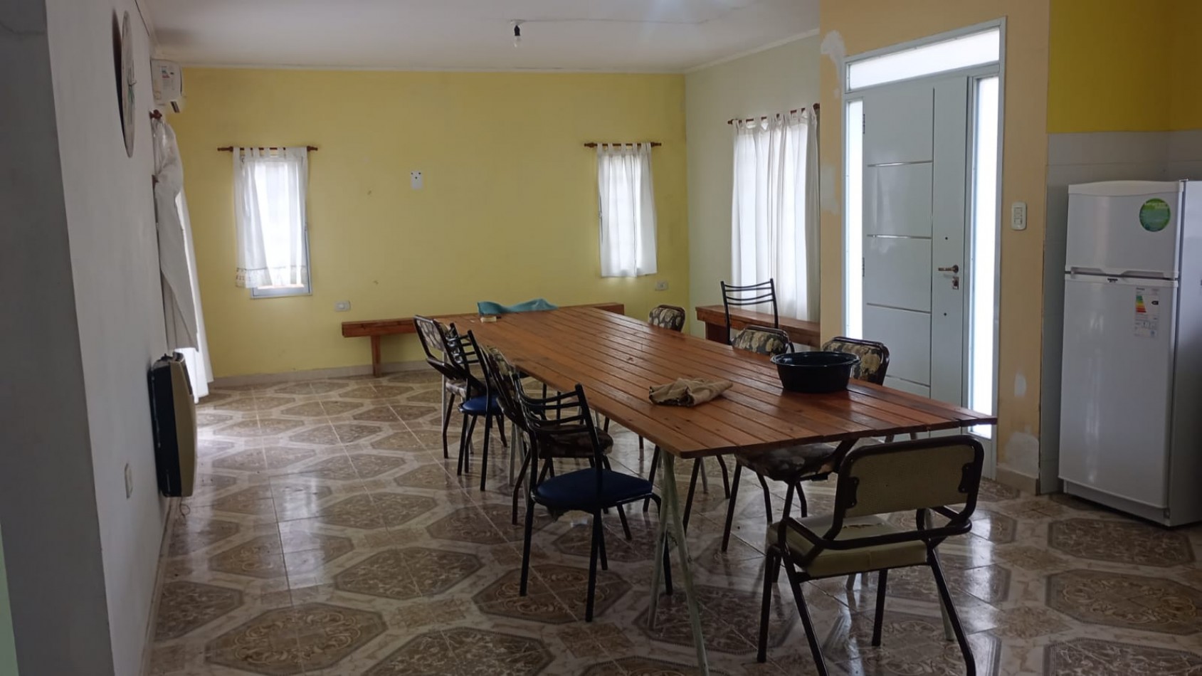 CASA CON PILETA SOBRE ACCESO SUR