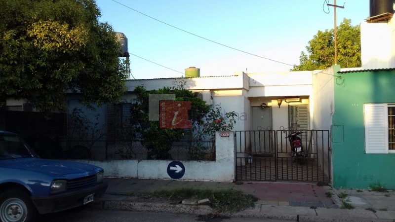 Casa en barrio Tomas de Rocamora