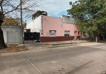 "Ideal inversores: lote amplio con propiedad a reciclar"