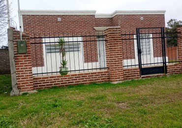 CASA CON PILETA SOBRE ACCESO SUR