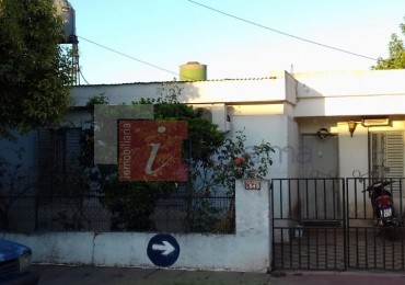 Casa en barrio Tomas de Rocamora